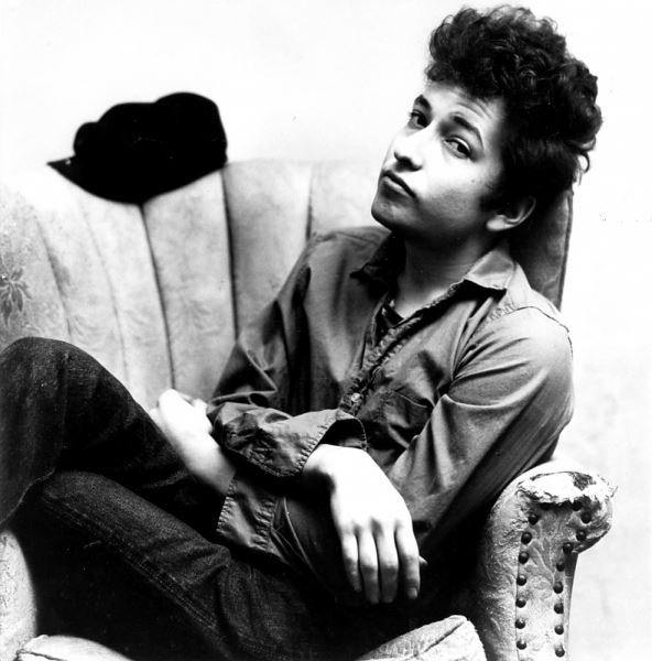 Американского певца Боба Дилана обвинили в сексуальном насилии над двенадцатилетней