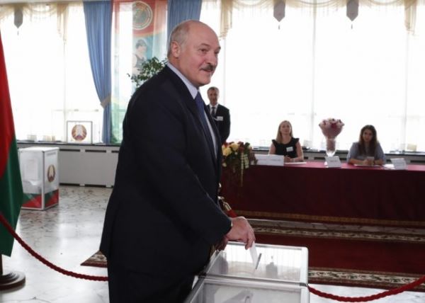 «Это угроза не только Беларуси»: Александр Лукашенко собирается связаться с Владимиром Путиным