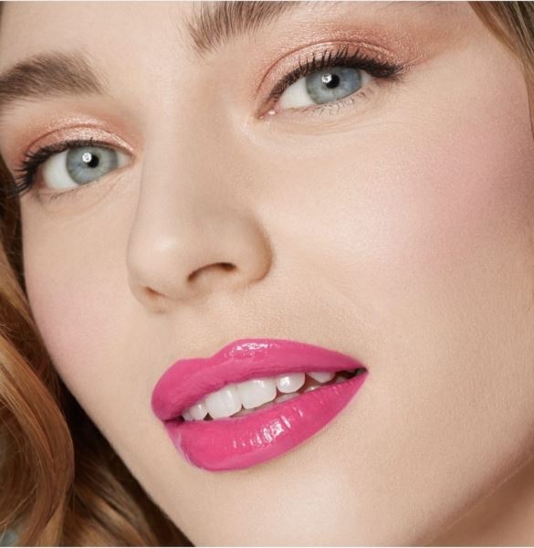 Новый тренд: розовый макияж в стиле Барби