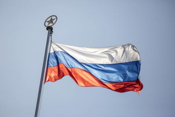 В день российского триколора: в небе Подмосковья развернули самый большой флаг в мире